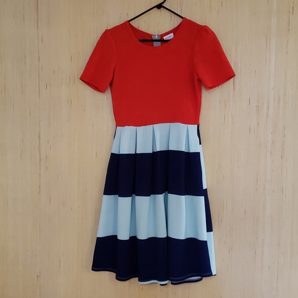 LuLaRoe Dresses & Skirts - LulaRoe dress with pockets